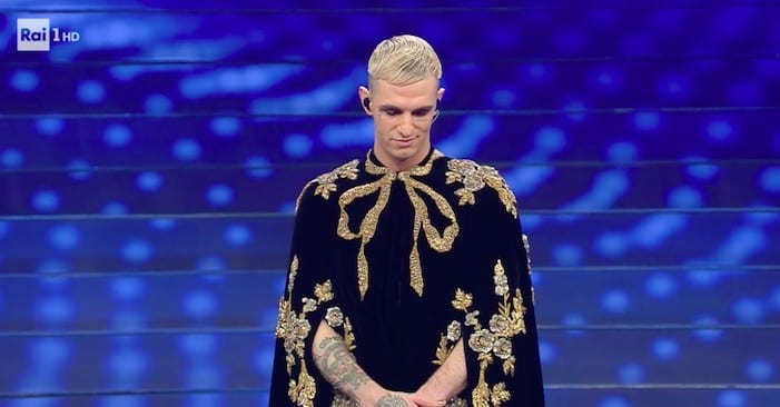 Achille Lauro spiazza tutti a Sanremo 2020: i commenti dei social