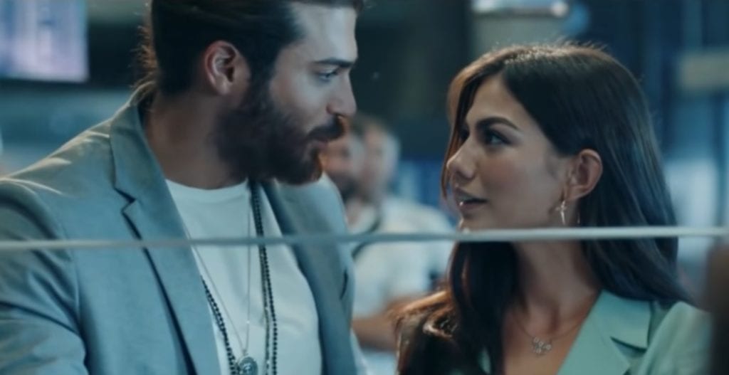 Can Yaman Demet Ozdemir spot