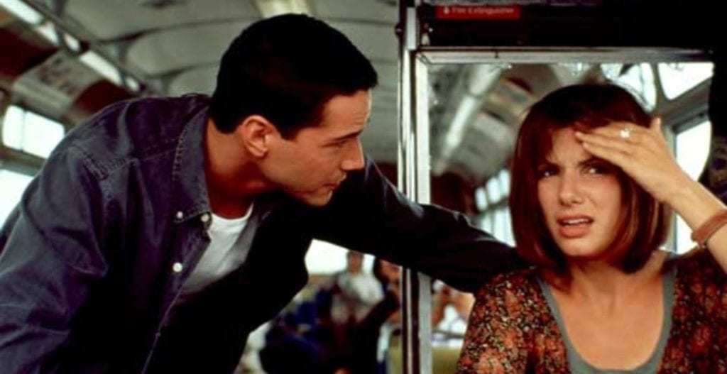 Sandra Bullock e Keanu Reeves in una scena del film
