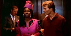 Una scena del film Ghost con Patrick Swayze e Whoopi Goldberg