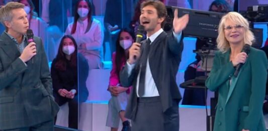amici anticipazioni ospiti serale 16 aprile 2022