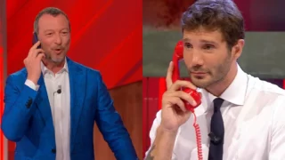 Affari Tuoi, Stefano De Martino omaggia Amadeus